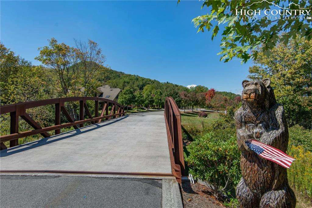 Image number 21 for the current listing