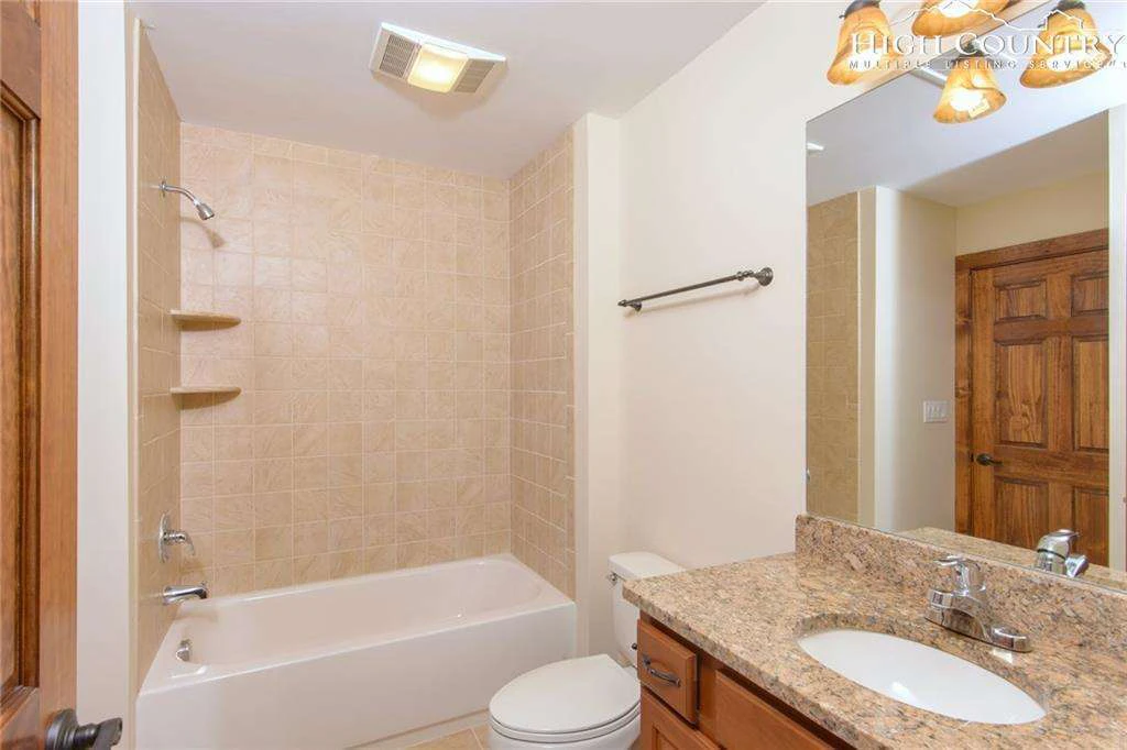 Image number 9 for the current listing
