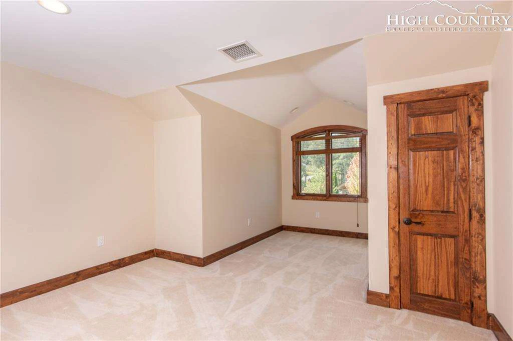 Image number 2 for the current listing
