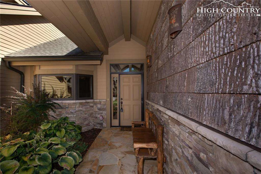 Image number 15 for the current listing