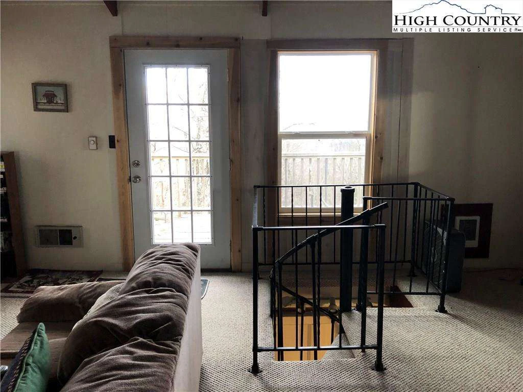 Image number 19 for the current listing
