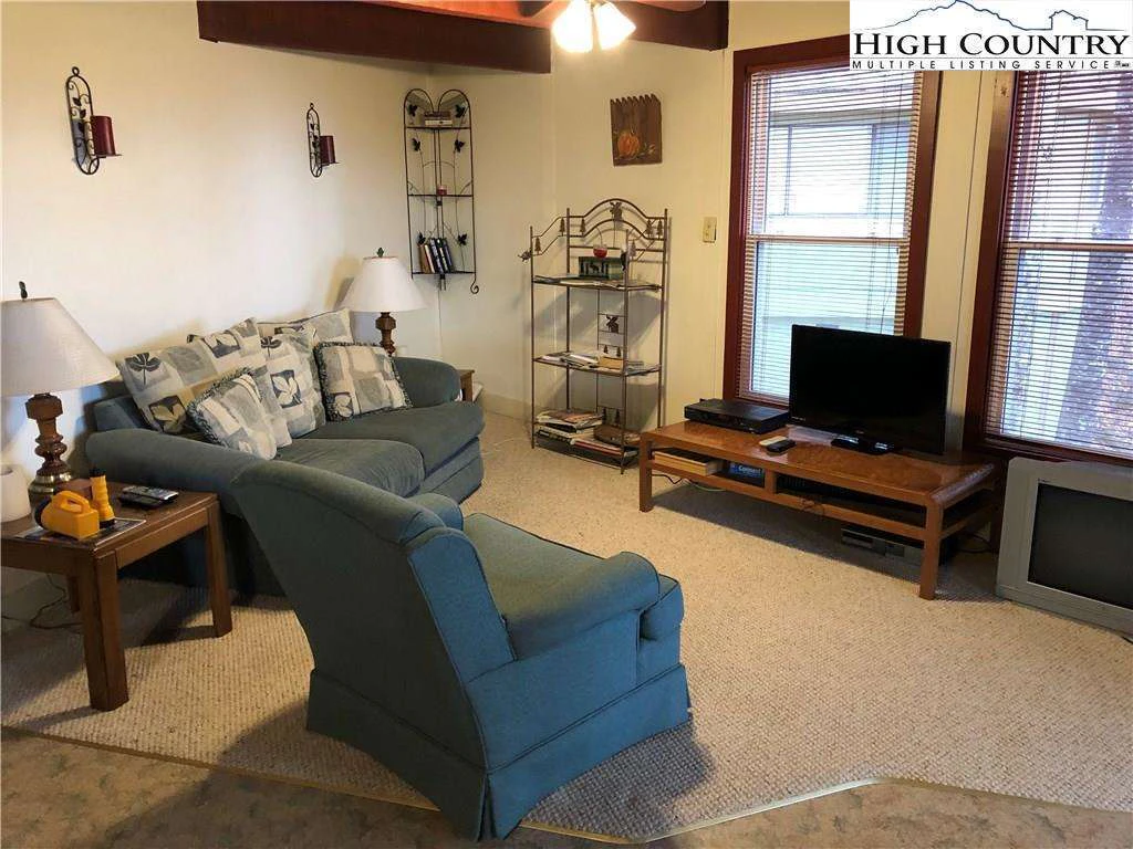 Image number 17 for the current listing