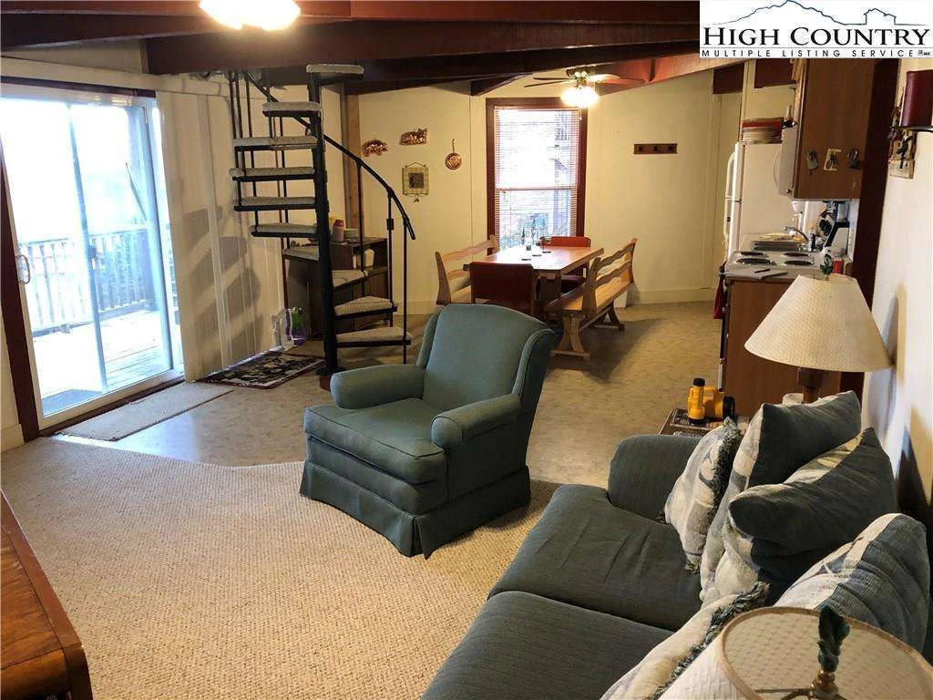 Image number 2 for the current listing