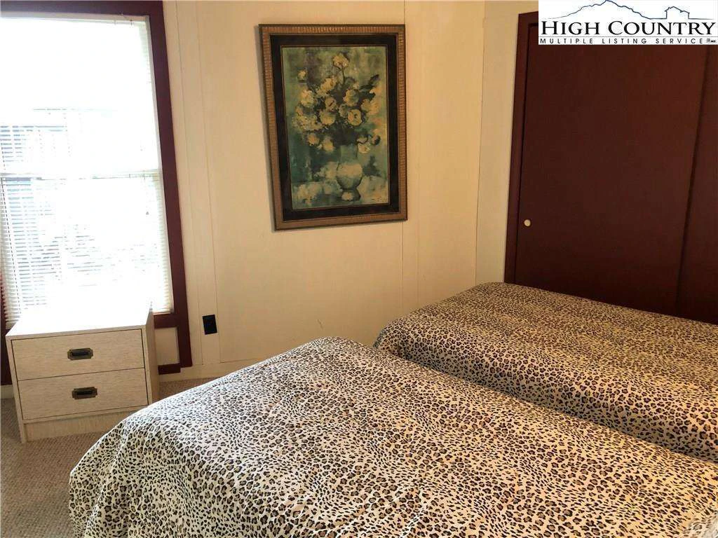 Image number 7 for the current listing