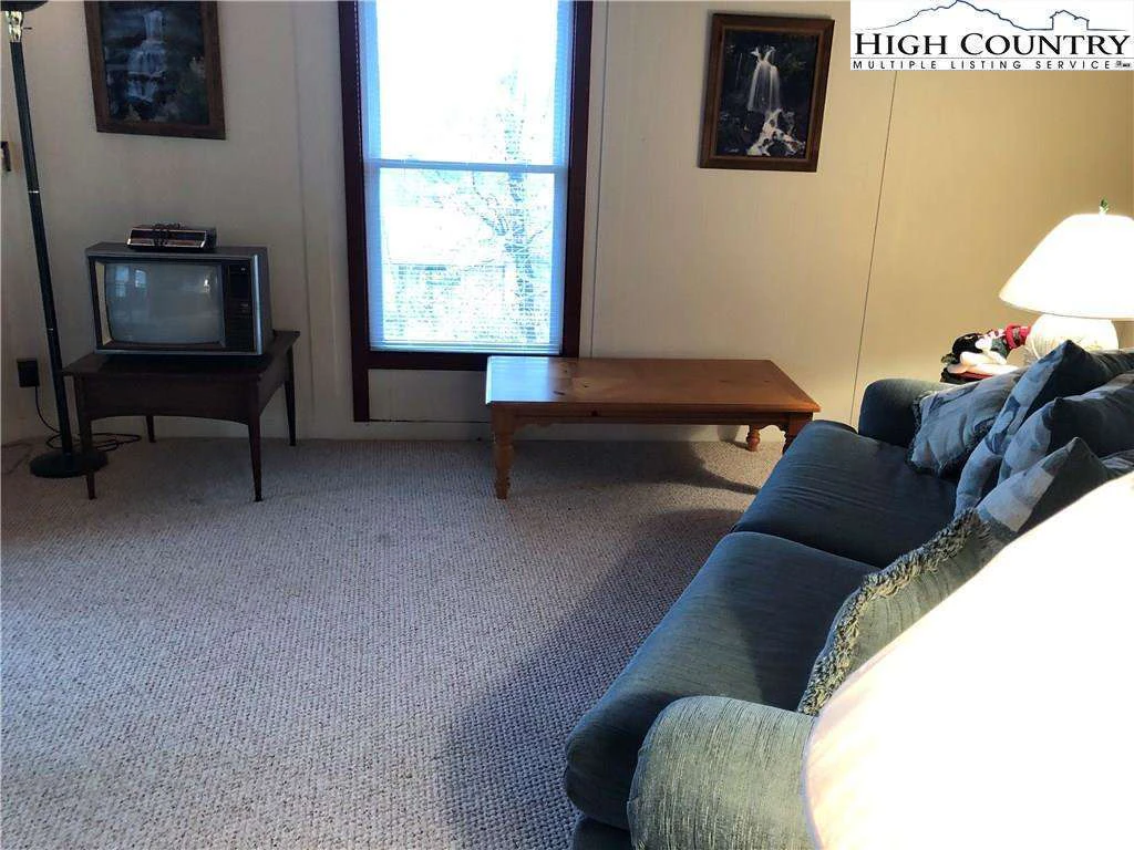 Image number 21 for the current listing
