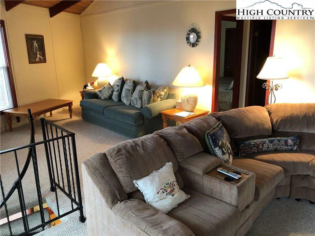 Image number 20 for the current listing