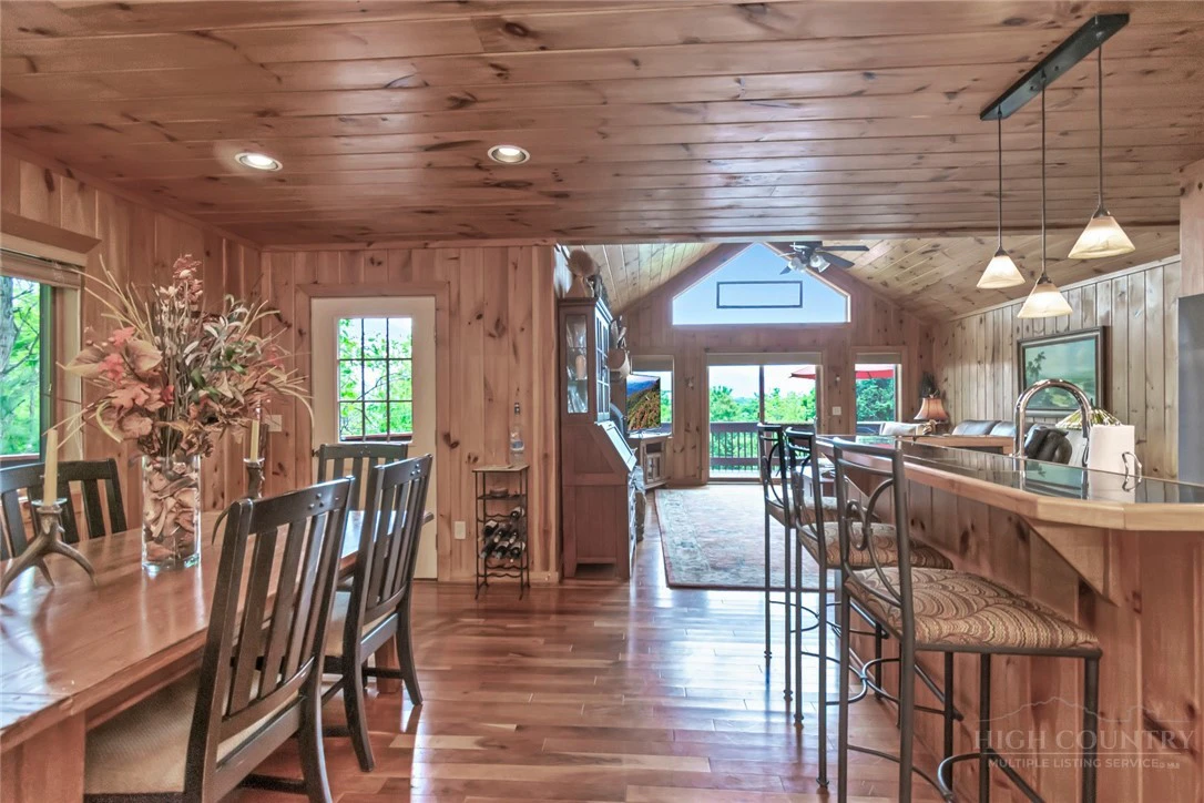 Image number 8 for the current listing