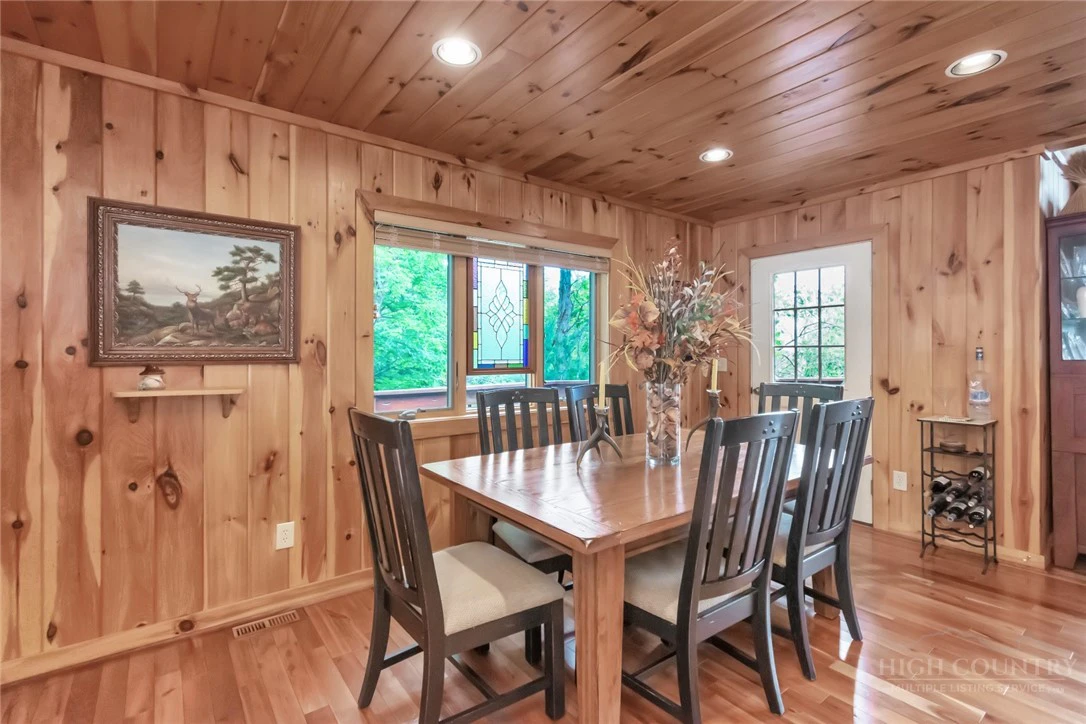 Image number 9 for the current listing