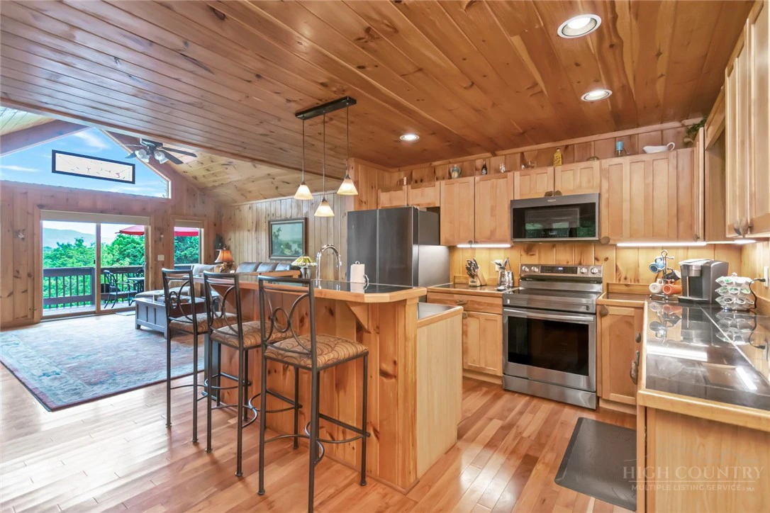 Image number 11 for the current listing