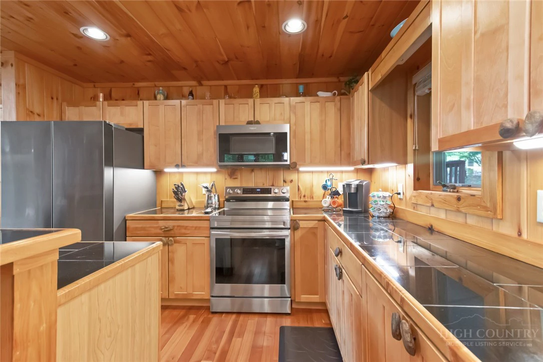 Image number 12 for the current listing