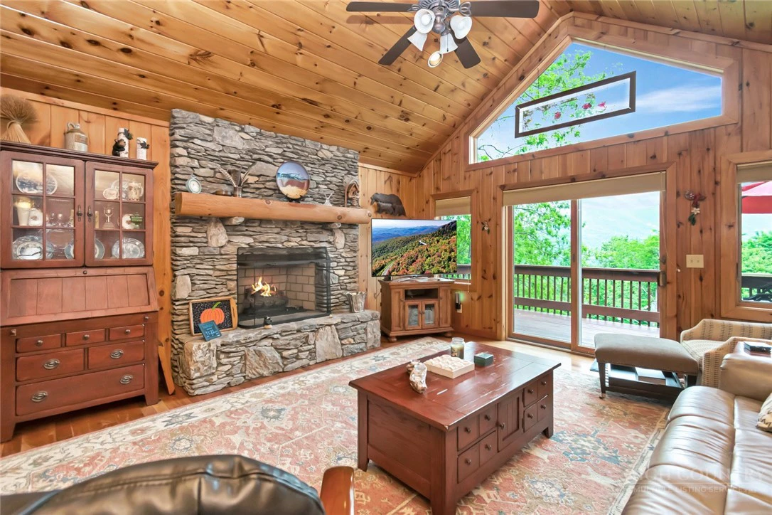 Image number 17 for the current listing