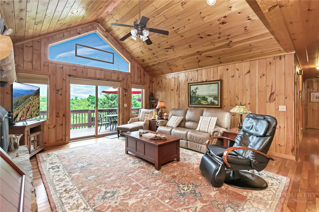 Image number 18 for the current listing
