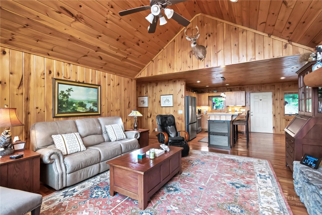 Image number 19 for the current listing