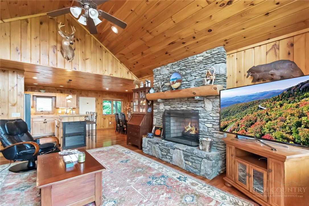 Image number 20 for the current listing