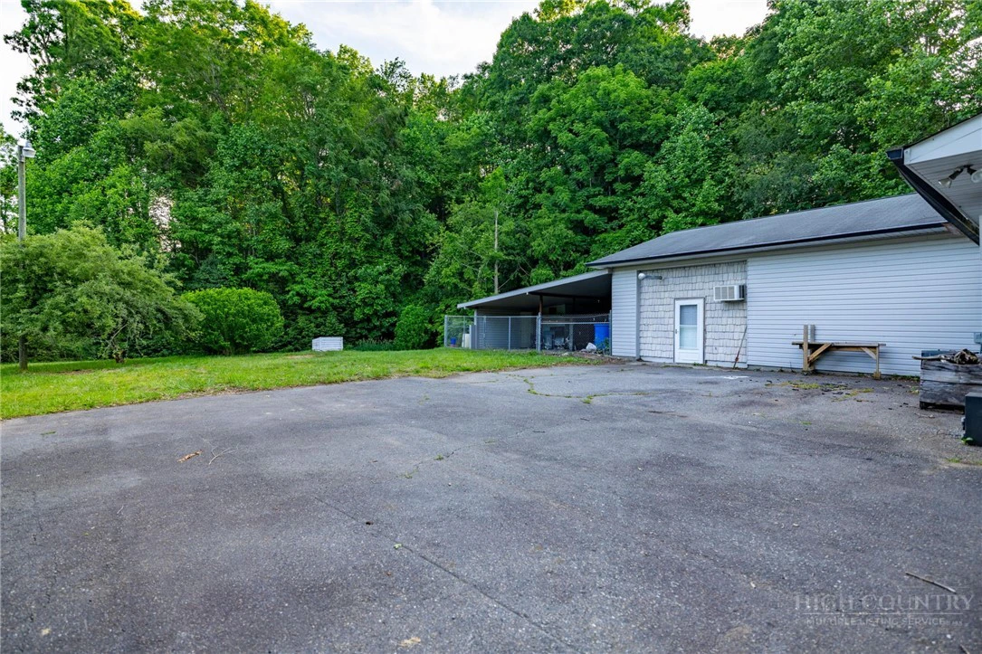 Image number 3 for the current listing