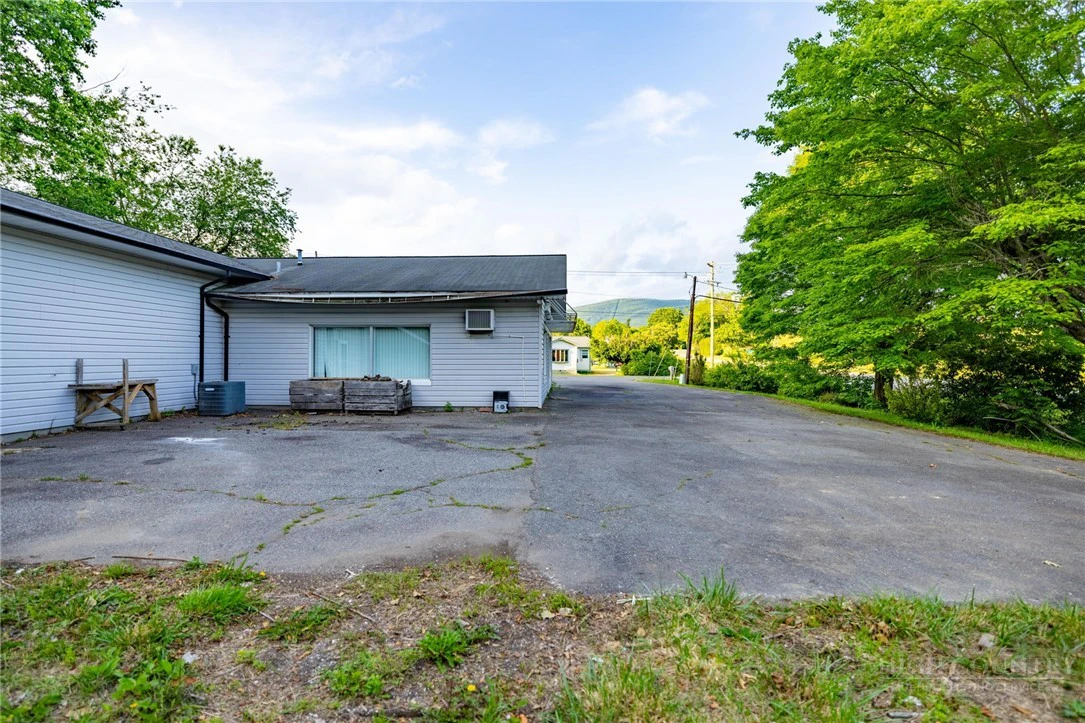 Image number 5 for the current listing