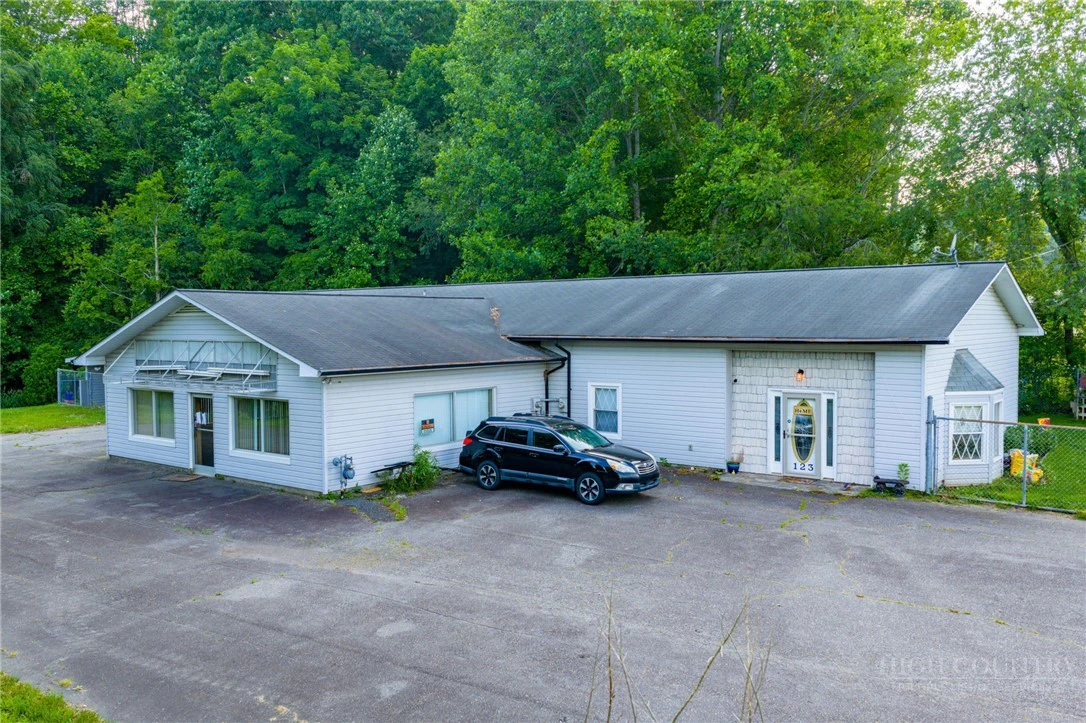 Image number 6 for the current listing