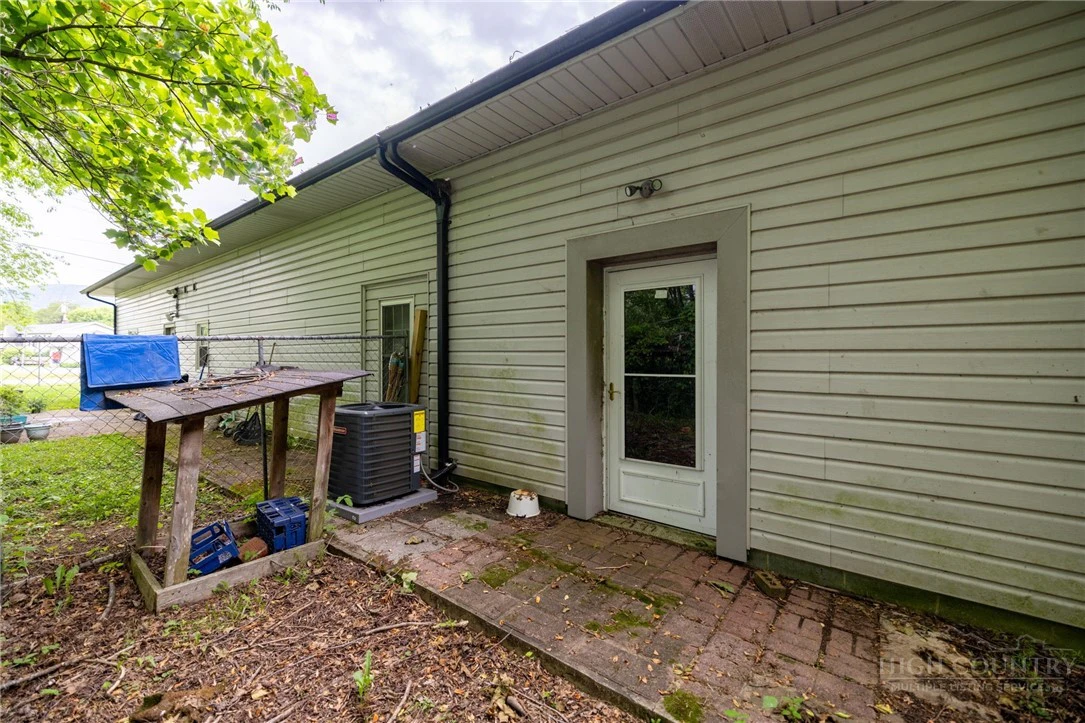 Image number 7 for the current listing
