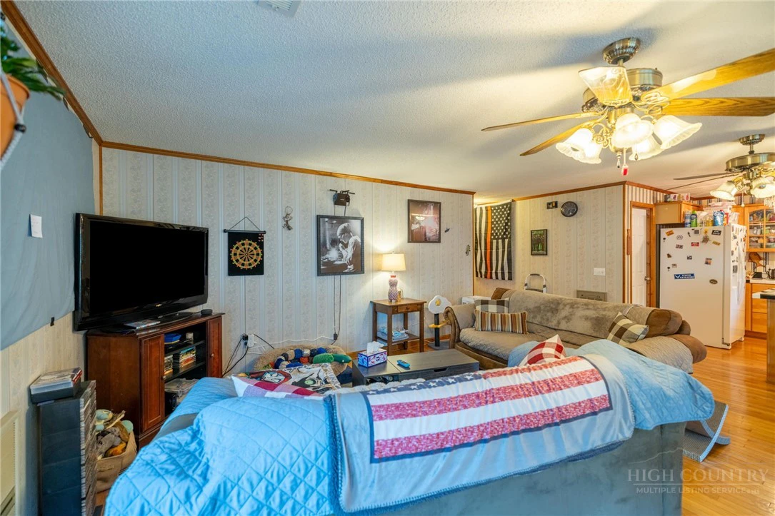 Image number 12 for the current listing