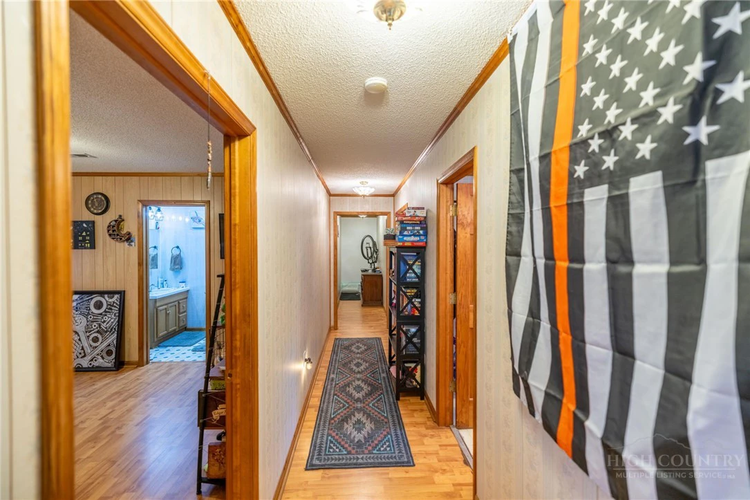Image number 15 for the current listing