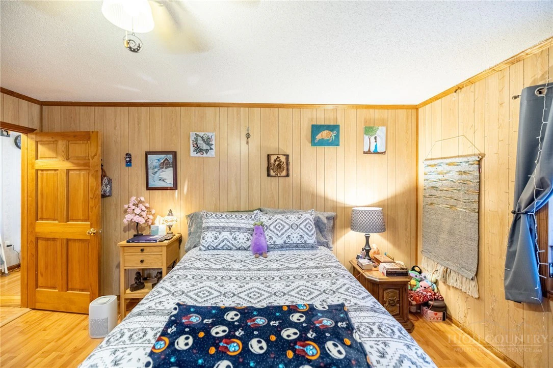 Image number 16 for the current listing