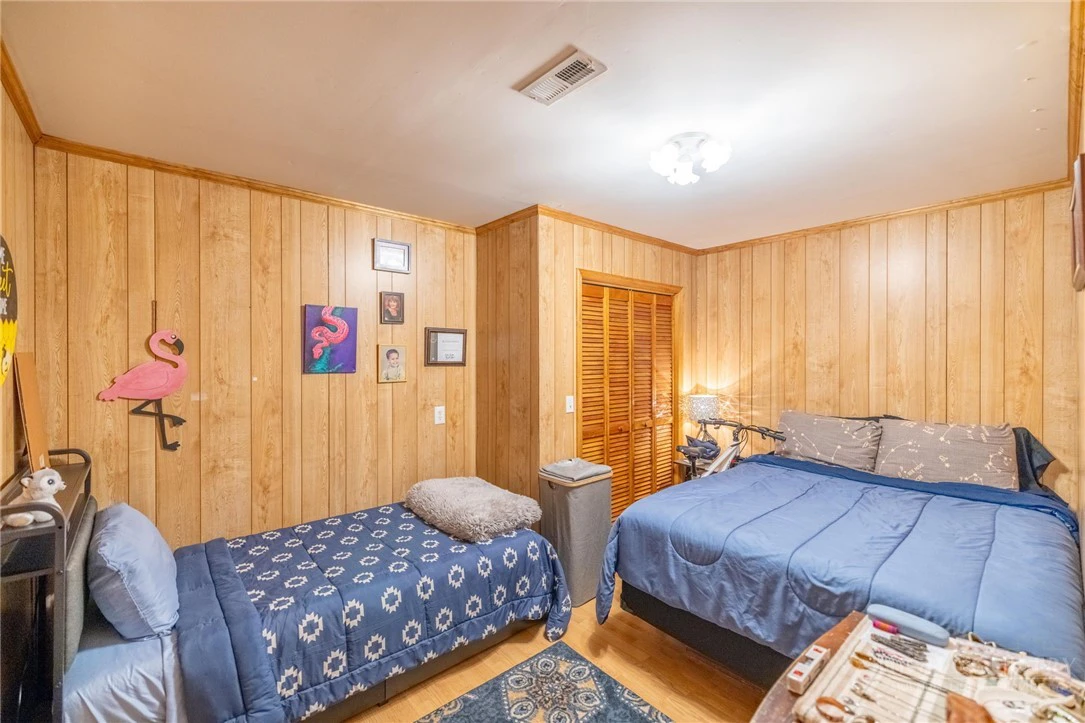 Image number 20 for the current listing