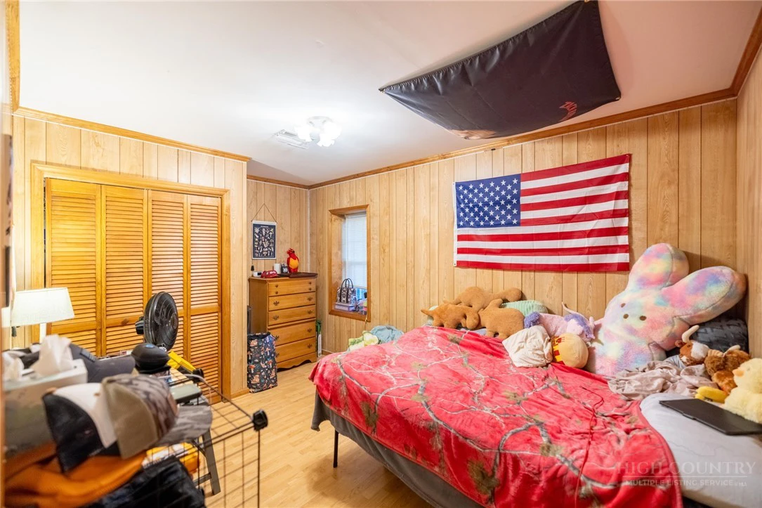Image number 21 for the current listing