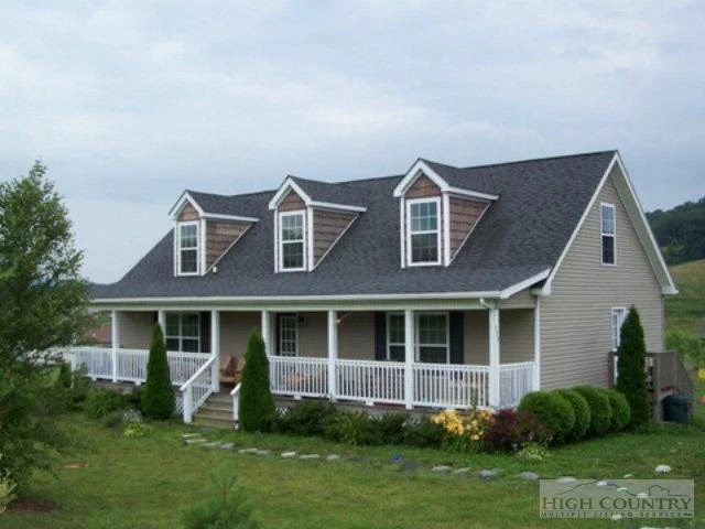 Image number 1 for the current listing