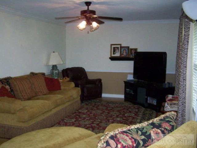 Image number 9 for the current listing