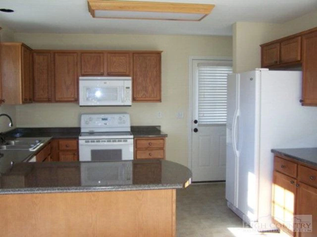 Image number 8 for the current listing