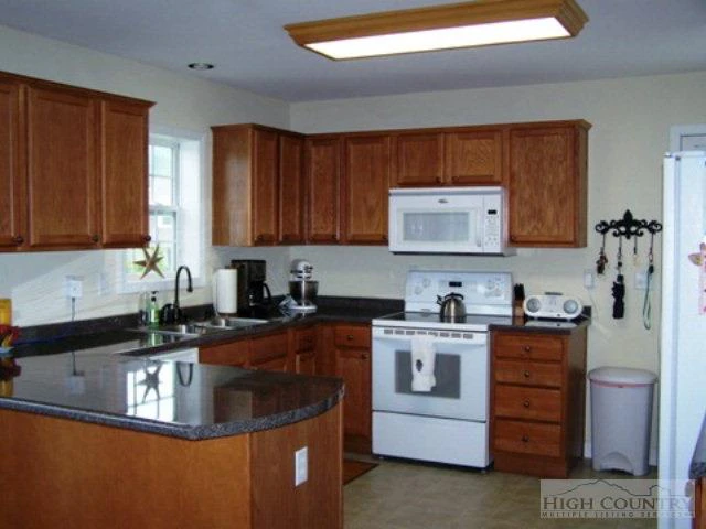 Image number 7 for the current listing