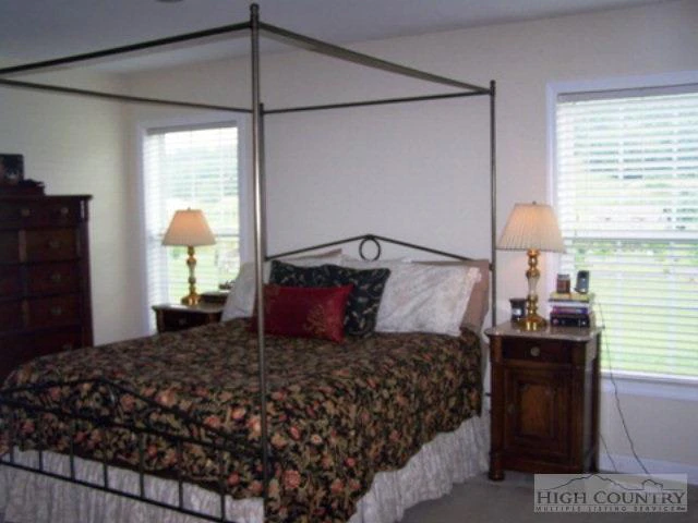 Image number 3 for the current listing