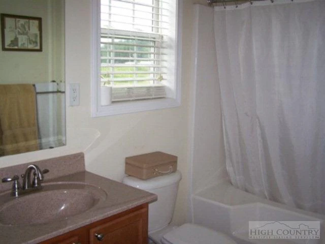 Image number 19 for the current listing