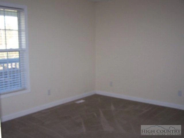 Image number 18 for the current listing
