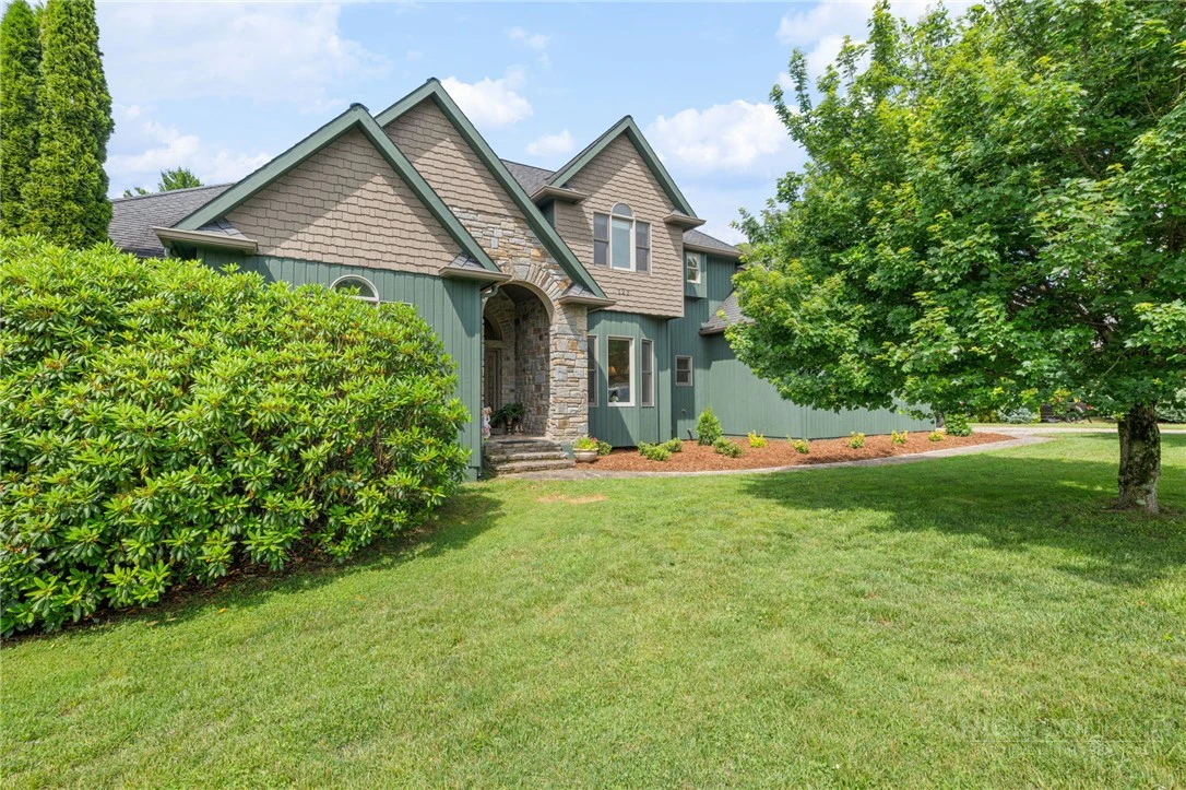 Image number 2 for the current listing