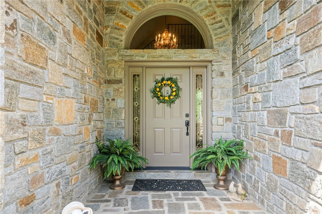 Image number 3 for the current listing