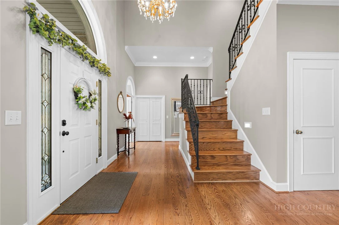 Image number 4 for the current listing
