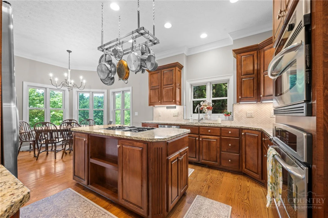 Image number 9 for the current listing