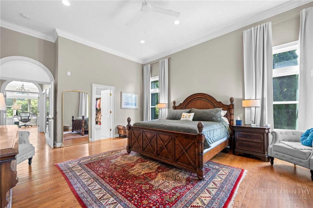 Image number 10 for the current listing