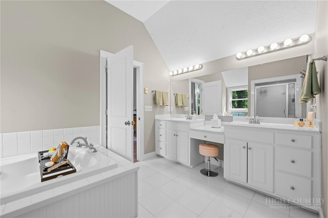 Image number 12 for the current listing