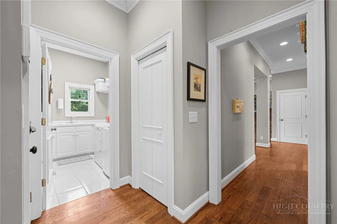 Image number 13 for the current listing