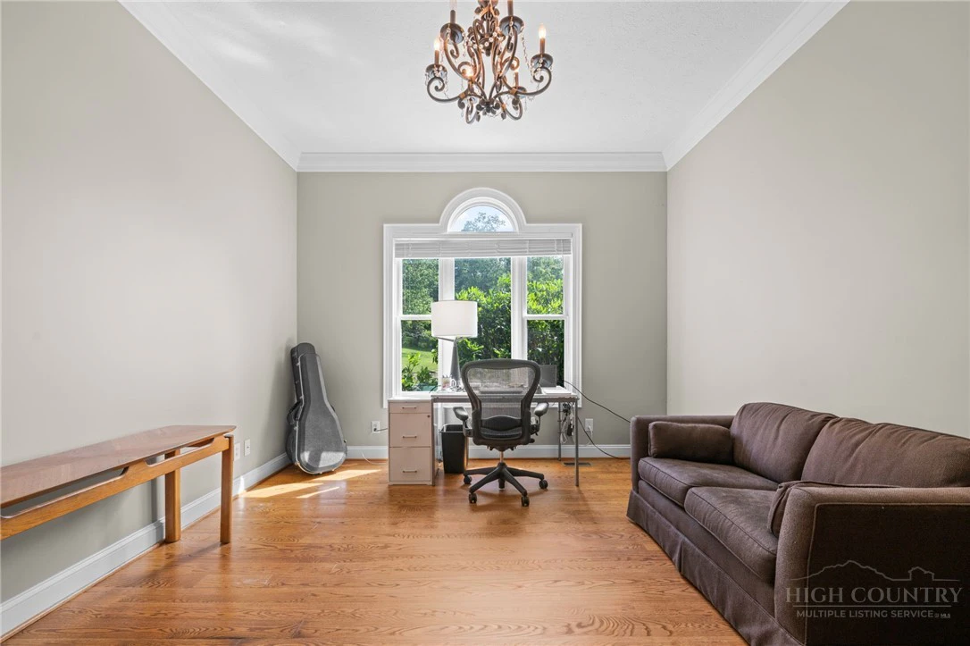 Image number 14 for the current listing