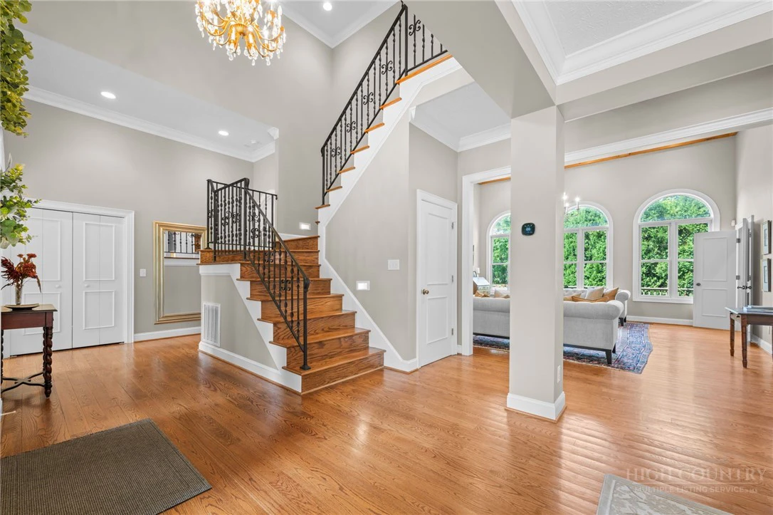 Image number 18 for the current listing