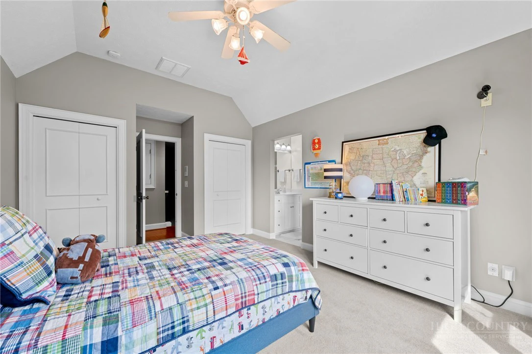 Image number 19 for the current listing