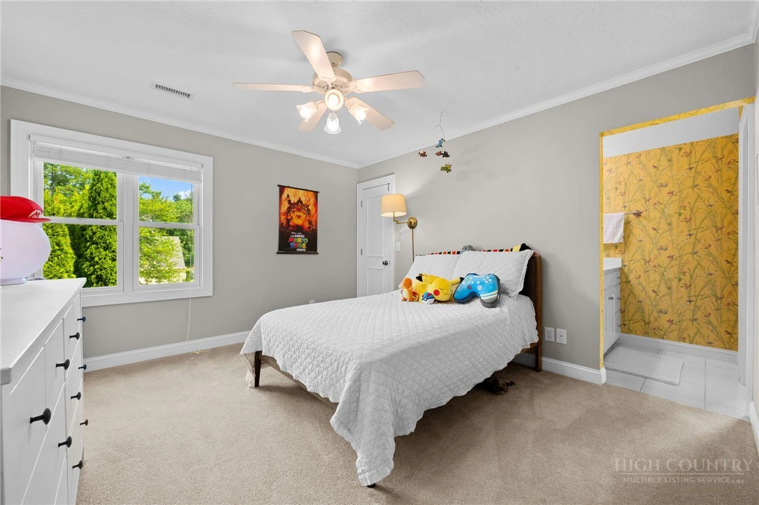 Image number 21 for the current listing