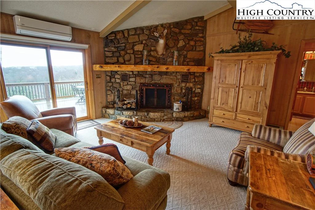 Image number 11 for the current listing