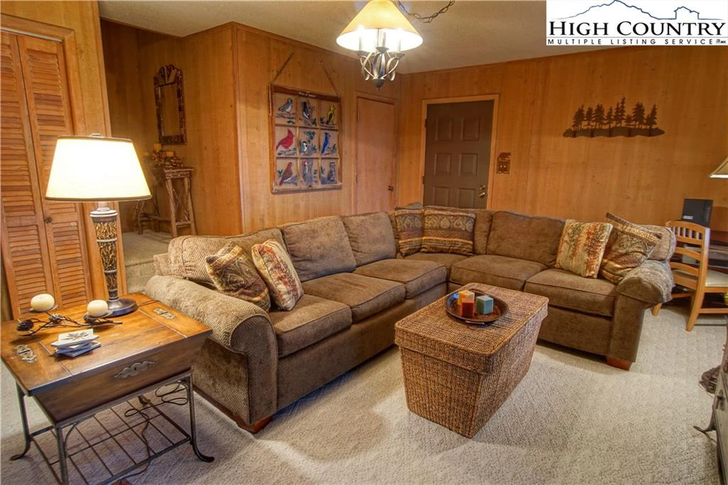 Image number 3 for the current listing