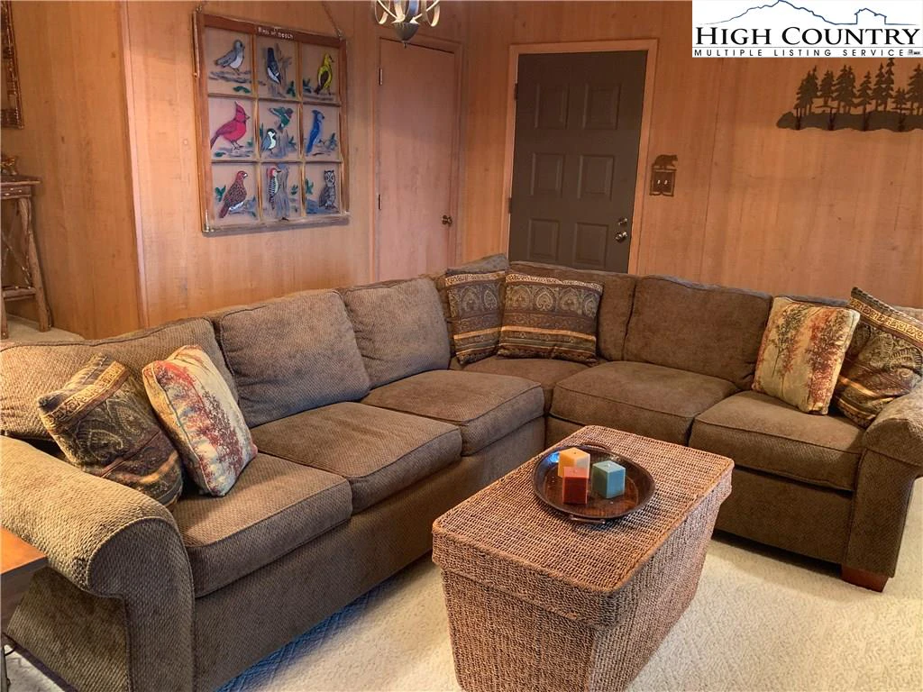 Image number 4 for the current listing
