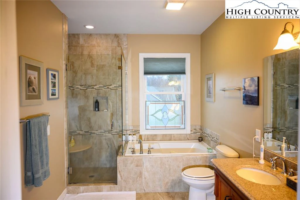 Image number 4 for the current listing