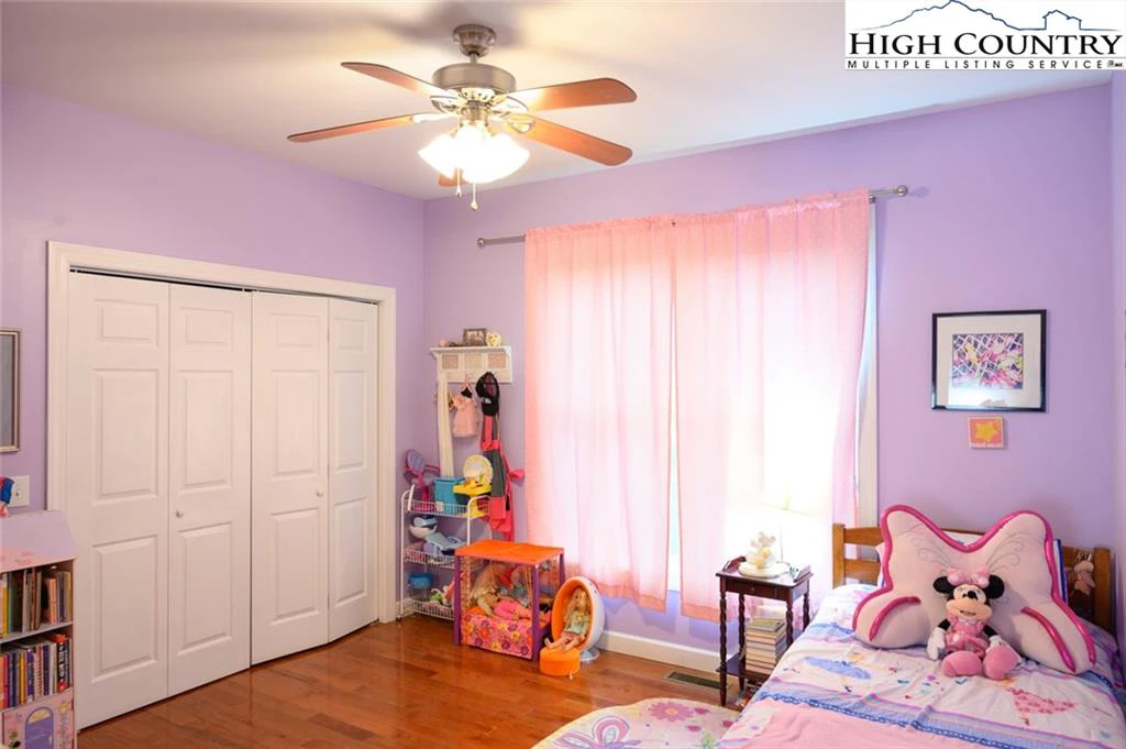 Image number 5 for the current listing